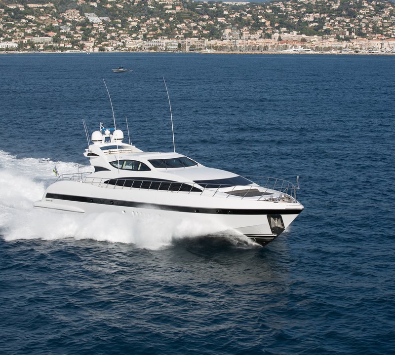 mangusta sport yacht